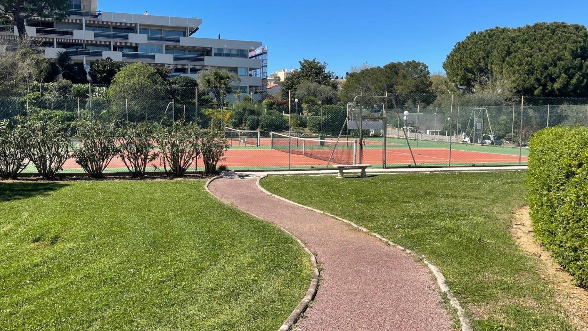 Joli Studio Vue Mer, Piscine, Tennis, Parking Antibes Eksteriør bilde
